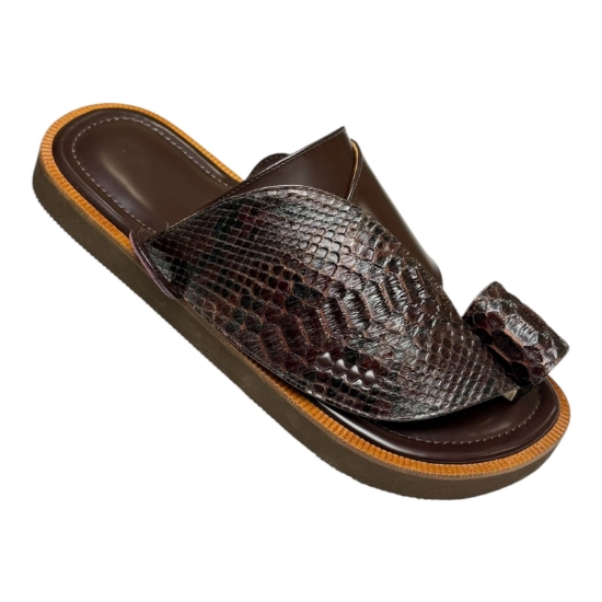 Picture of Saudi embroidered genuine leather shoe