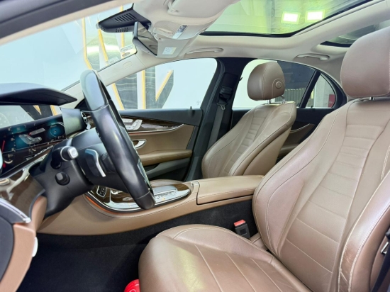 Picture of MERCEDES E200