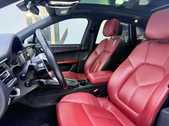 Picture of PORSCHE  MACAN