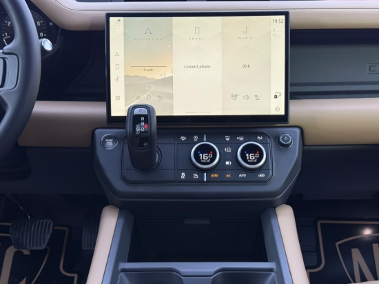 Picture of DEFENDER SE P300 X-Dynamic