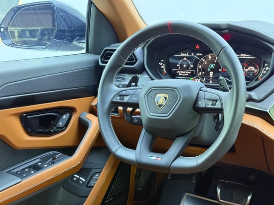 Picture of LAMBORGHINI URUS SE