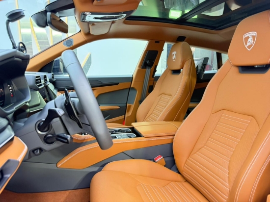 Picture of LAMBORGHINI URUS SE