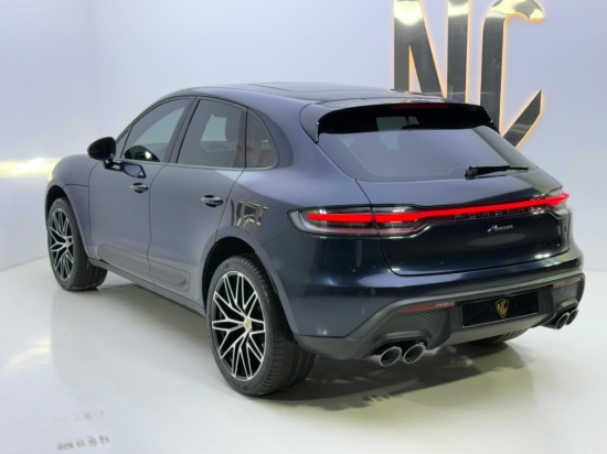 Picture of PORSCHE MACAN