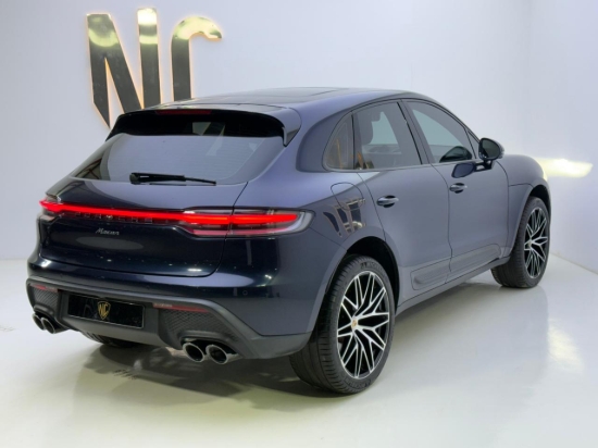 Picture of PORSCHE MACAN
