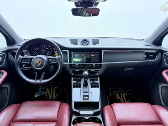 Picture of PORSCHE MACAN