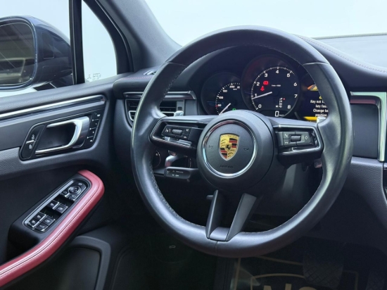 Picture of PORSCHE MACAN