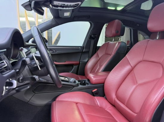 Picture of PORSCHE MACAN