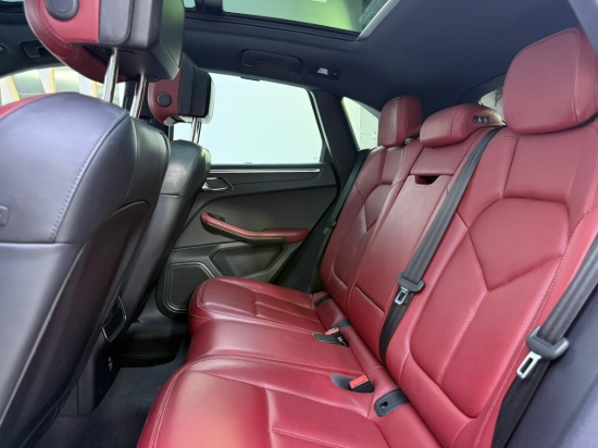 Picture of PORSCHE MACAN