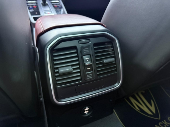 Picture of PORSCHE MACAN
