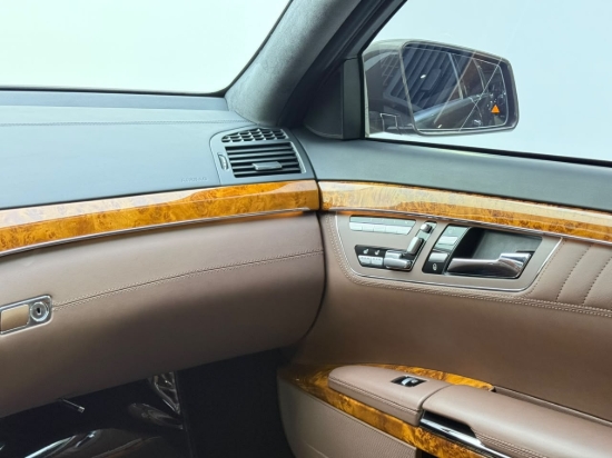 Picture of MERCEDES S600