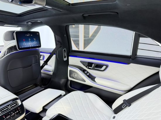Picture of MERCEDES S580