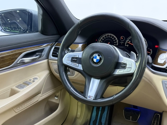 Picture of BMW 730