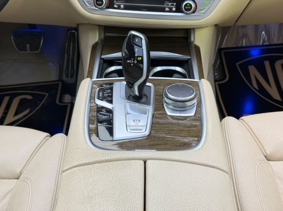 Picture of BMW 730