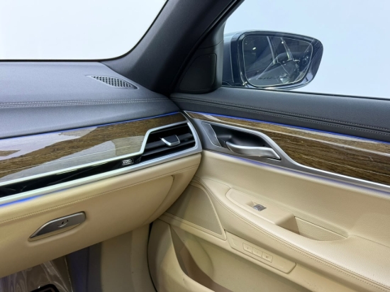 Picture of BMW 730