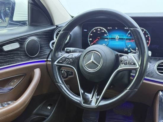 Picture of MERCEDES E200