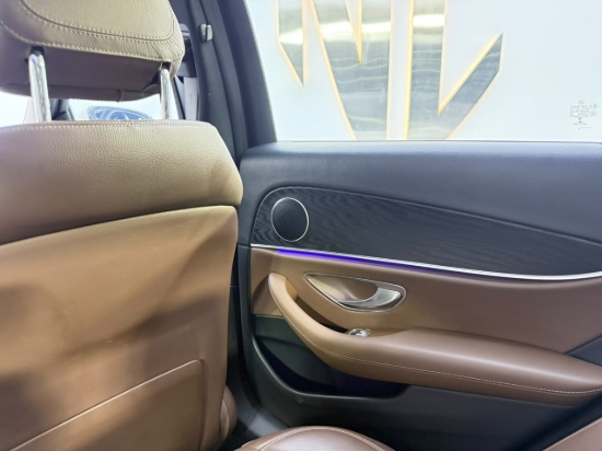 Picture of MERCEDES E200