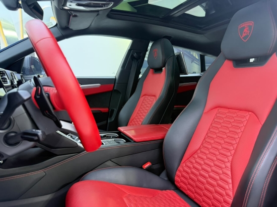 Picture of LAMBORGHINI URUS