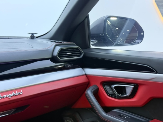 Picture of LAMBORGHINI URUS