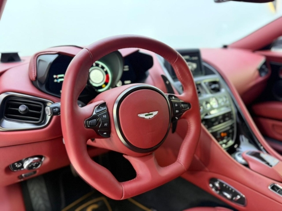 Picture of Aston Martin DBS- superleggera