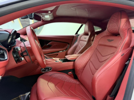 Picture of Aston Martin DBS- superleggera