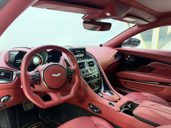 Picture of Aston Martin DBS- superleggera