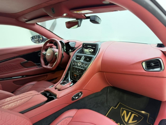 Picture of Aston Martin DBS- superleggera