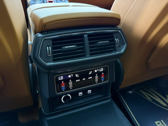 Picture of LAMBORGHINI URUS SE