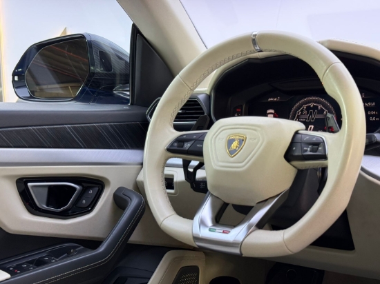 Picture of LAMBORGHINI URUS