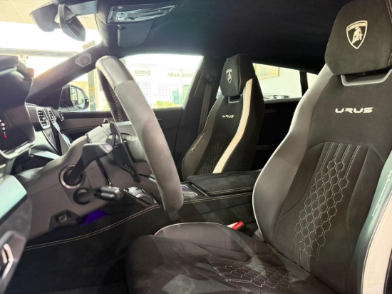 Picture of LAMBORGHINI URUS PERFORMANTE